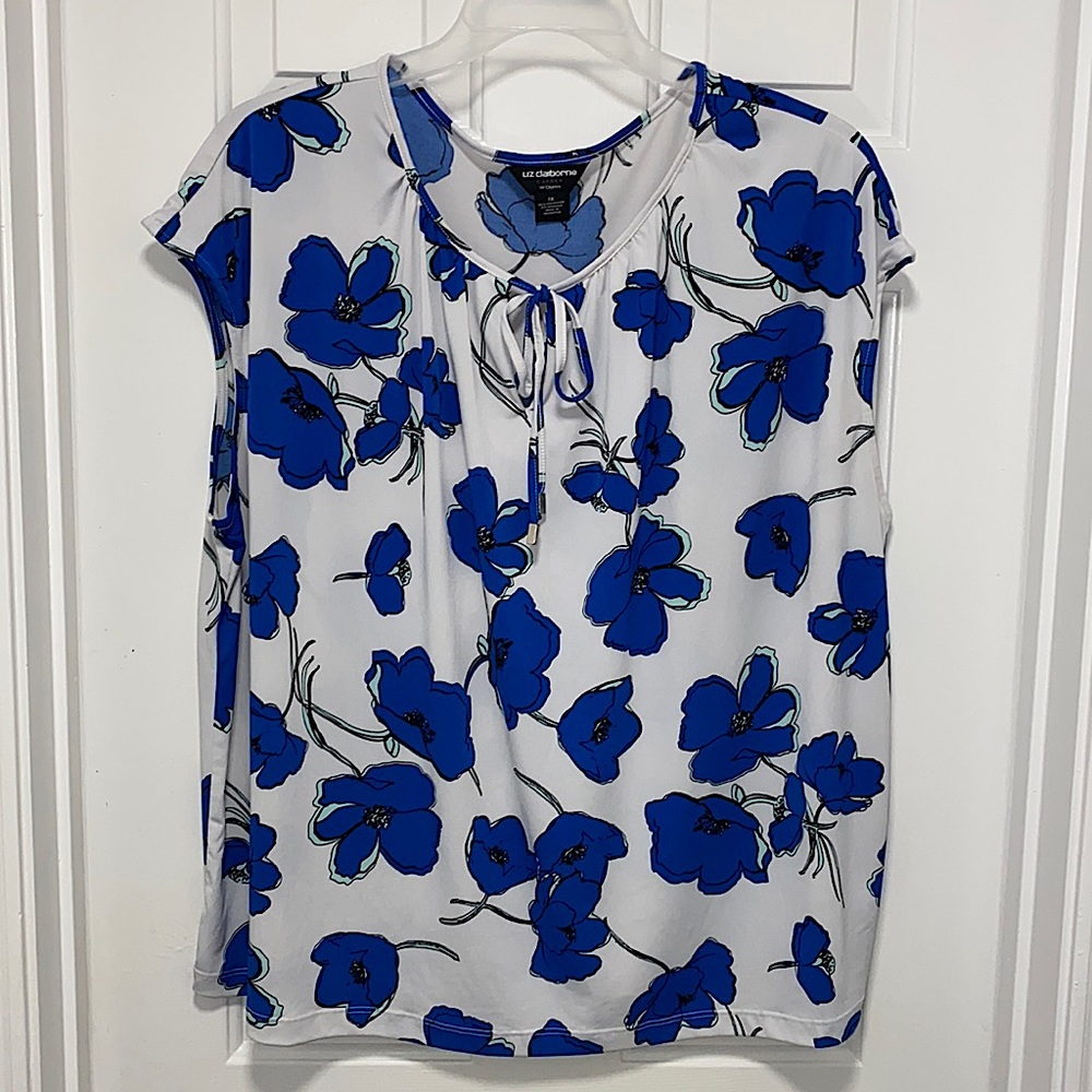Short sleeve flower top
